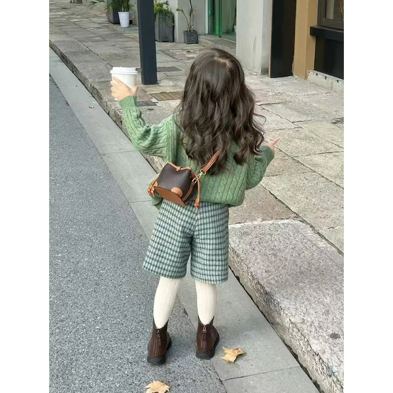 

Korean Children's Clothing Autumn New Style Western-style Green High Neck Herring Bone Pattern Sweater Girls' Plaid Wool Shorts