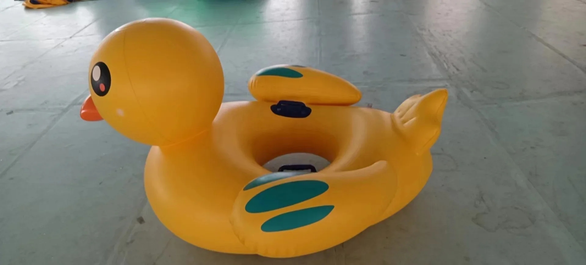 Yellow Duck Float For Indoor Waterpark Fun Customizable Size Steel Water Slide For Amusement