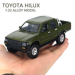 1:32 Toyota Hilux Pickup modello di auto in lega diecast e veicoli giocattolo auto giocattolo collezione in metallo veicoli fuoristrada modello giocattolo regalo