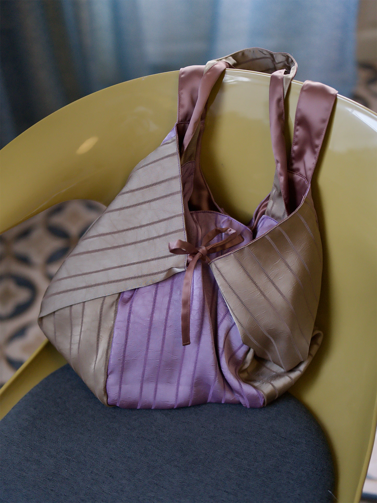 Original Design Soft Striped Tote Bag Versatile Commuter Shoulder Bag Lightweight Fabric Magnetic Buckle Closure Female Purse