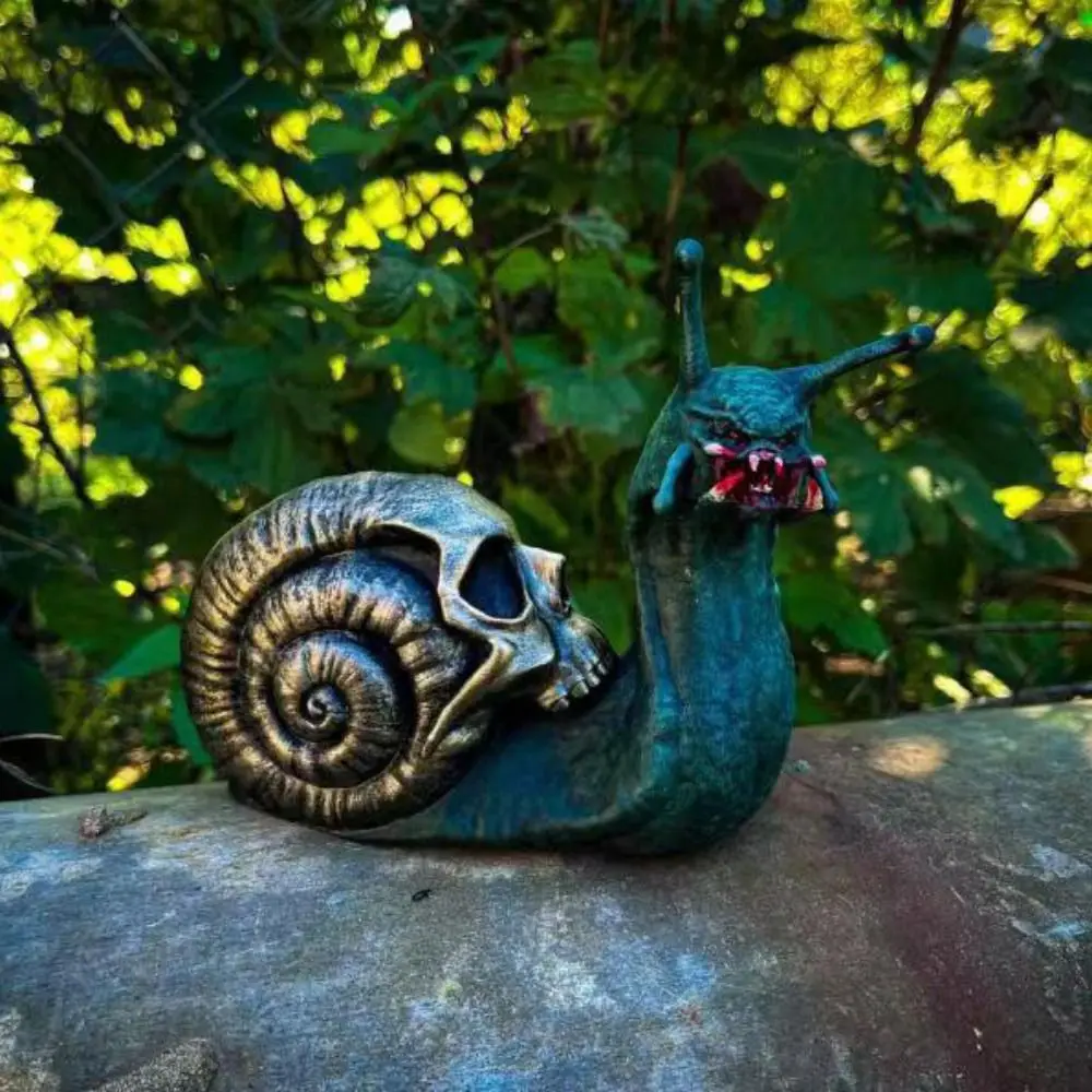 Haunting Animal Bloody Snail Statue Resin Crafts Peculiar Skeleton Snails Ornaments Handmade Halloween Snail Statue Gift