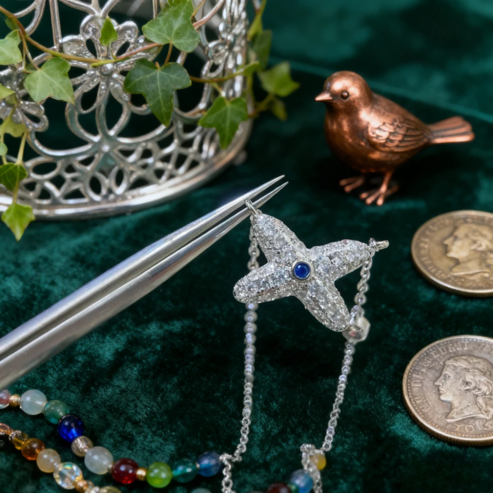 

2025 New Fashion Jewelry Blue Eyes Full Diamond Cross Necklace Fashionable, Versatile, High Luxury Quality