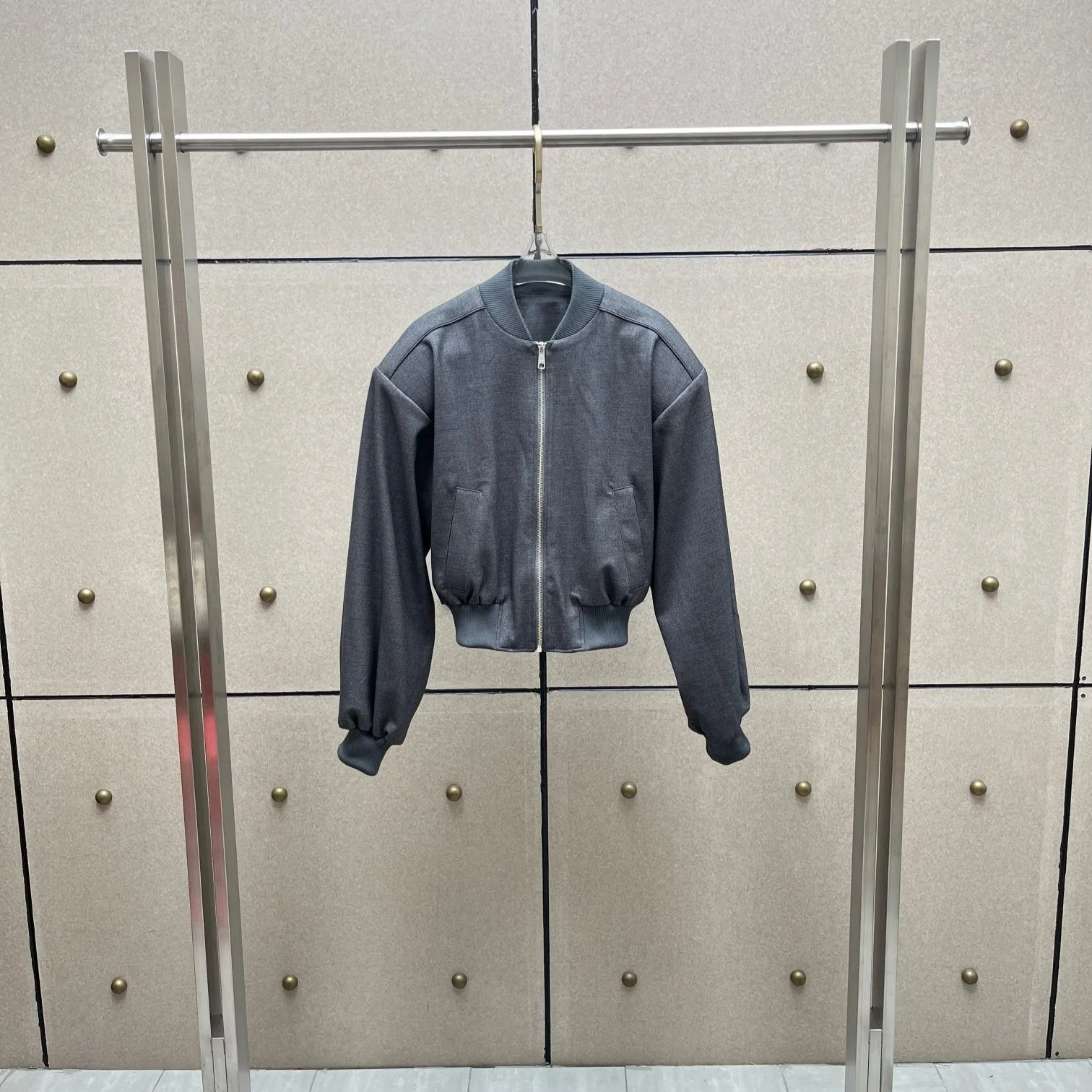 2026 Wide-Shoulder Bomber Jacket – Structured Fit, Zip-Front, Minimalist Grey Design