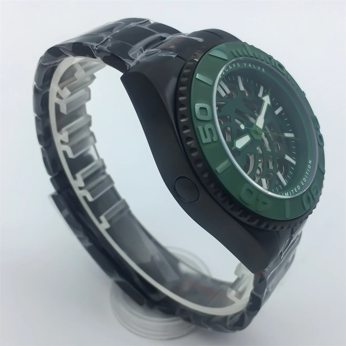 メンズブラックウォッチ,発光ベゼル,サファイアガラス,nh70ムーブメント,中空スケルトン,ブルー,グリーン,ホワイト,ライトダイヤル,一方向,43mm