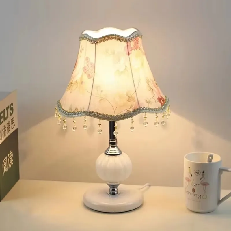 Lampada da camera da letto europea lampada da comodino moderna dimmerabile a risparmio energetico creativa