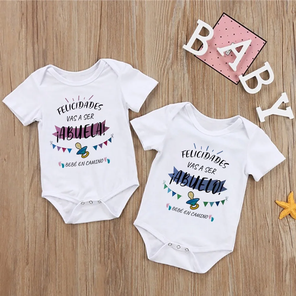 

Congratulations on Becoming A Grandma Grandpa Print Bodysuit Pregnancy Announcement Clothes Baby Reveal Romper for Grandparents