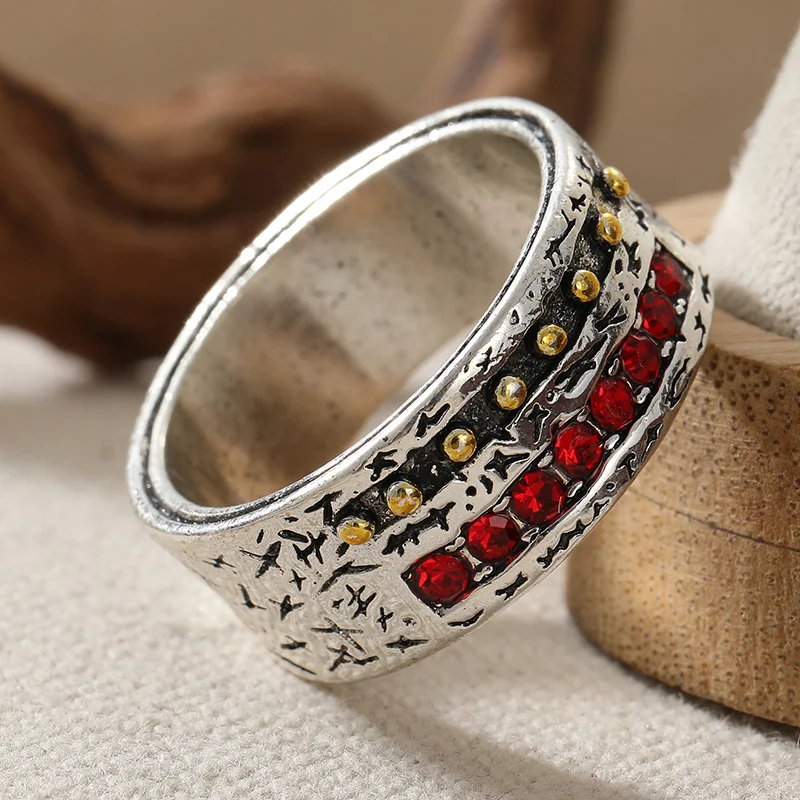 Women's Fashion Wide Face Ring Distressed Texture Inlay Red Synthetic Zircon Ring Bohemian Style Casual Jewelry Accessory