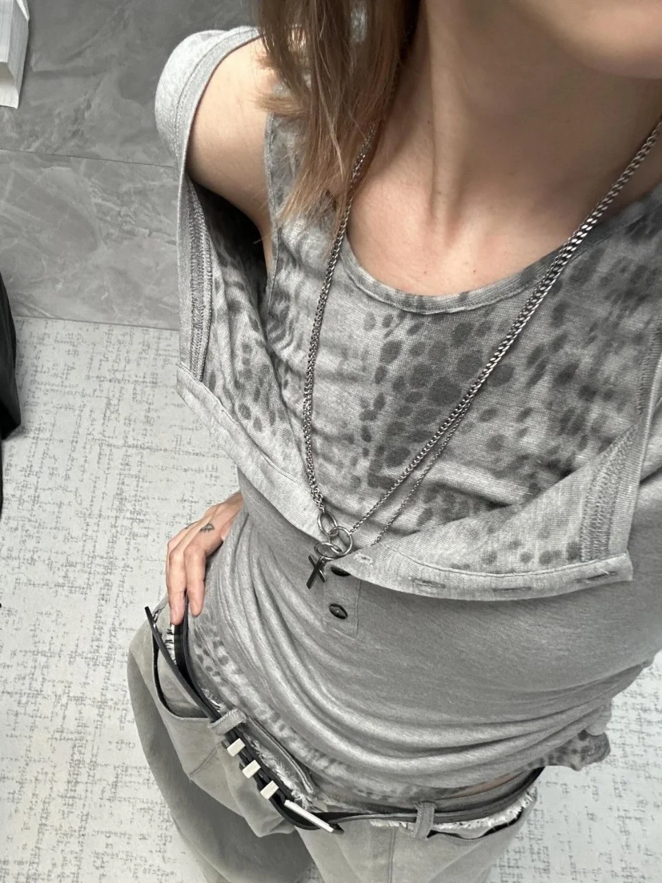 

Women's Y2K Fake Two-Piece Leopard Print Top - Off Shoulder Henley Neck Slim Fit Long Sleeve Shirt, Edgy Punk for Spring Autumn