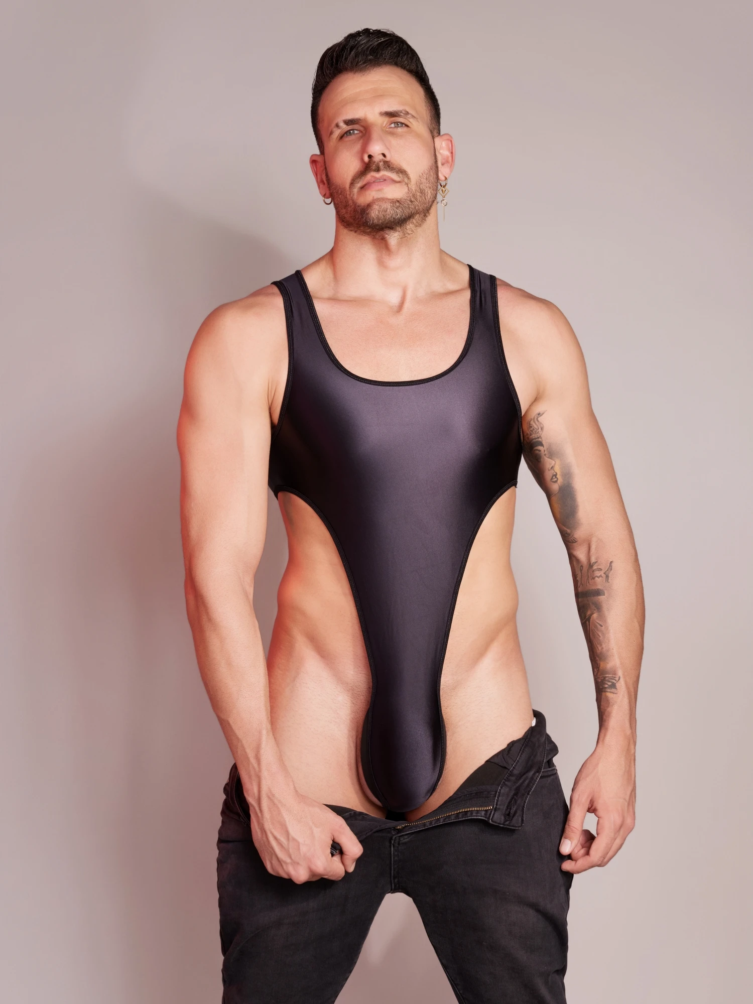 Bodysuit elástico para homens, macacão sem costas, macacões finos, óleo de corte alto brilhante, tecido macio e brilhante, pijamas masculinos sexy,