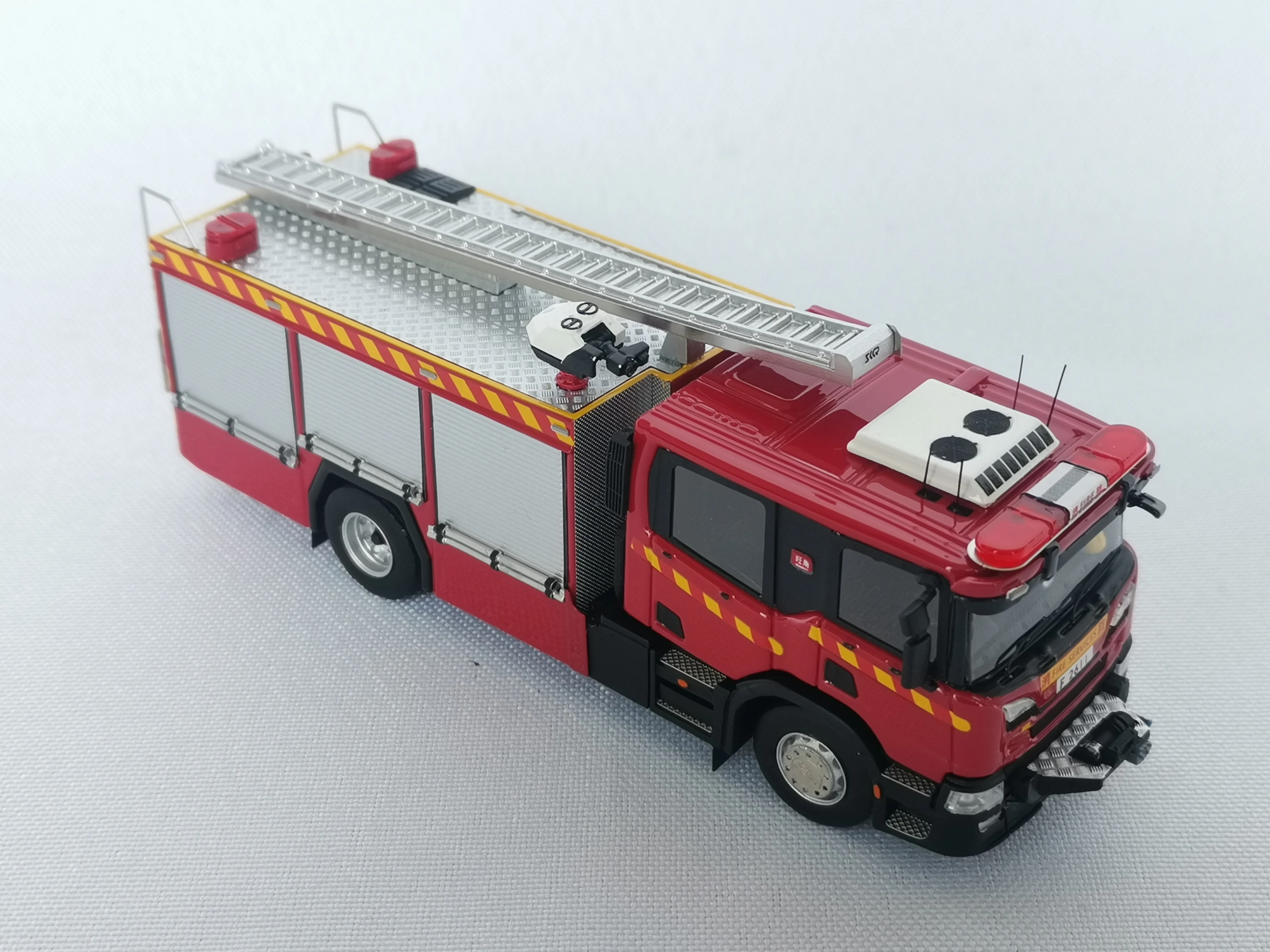 Masterpiece Collectibles 1/76 Fire ladder truck  resin car Collection of die-cast alloy car model ornaments