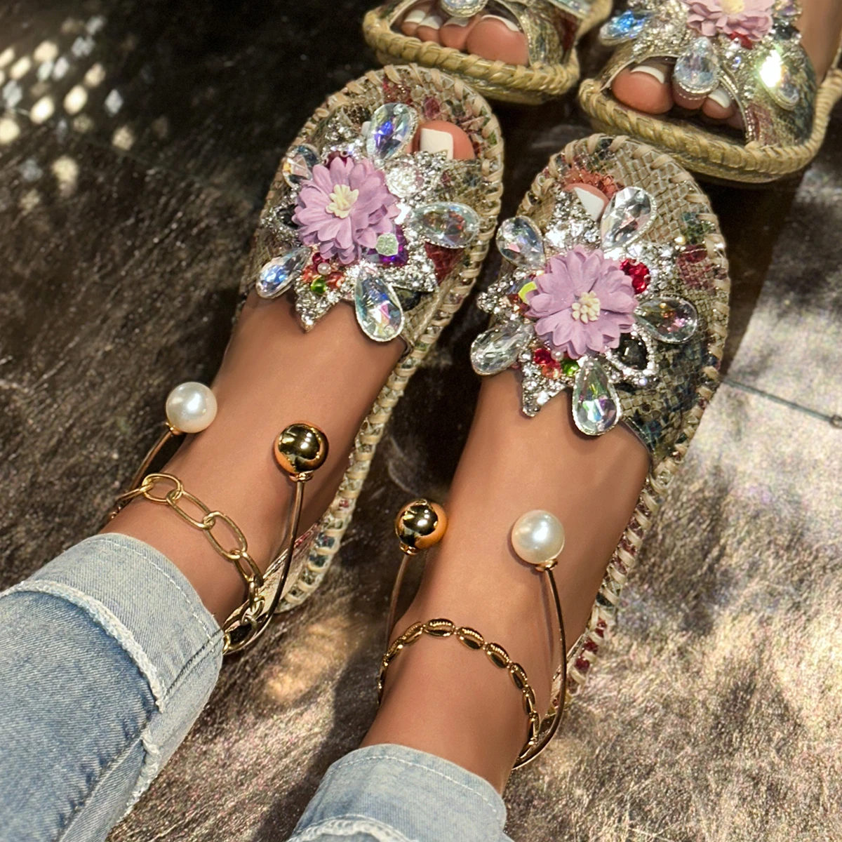 

Women Sandals Summer Round Toe Shoes Luxury Crystal Flower Sandals Women Outdoor Flat Heel Bling Big Size Luxury Shoes for Women