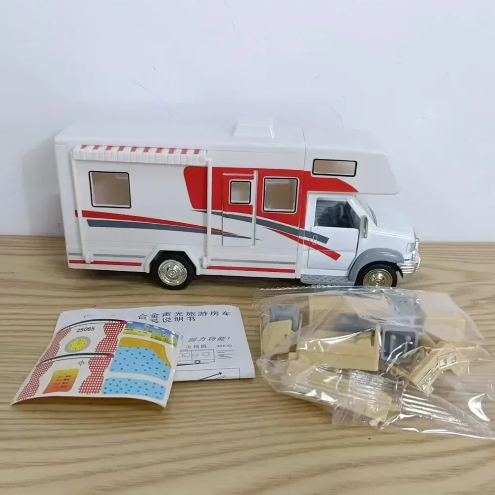 Camper Morto Home Coach Camper Van modelo Diecast con luz y sonido extraíble vehículo recreativo aleación coche muebles de juguete