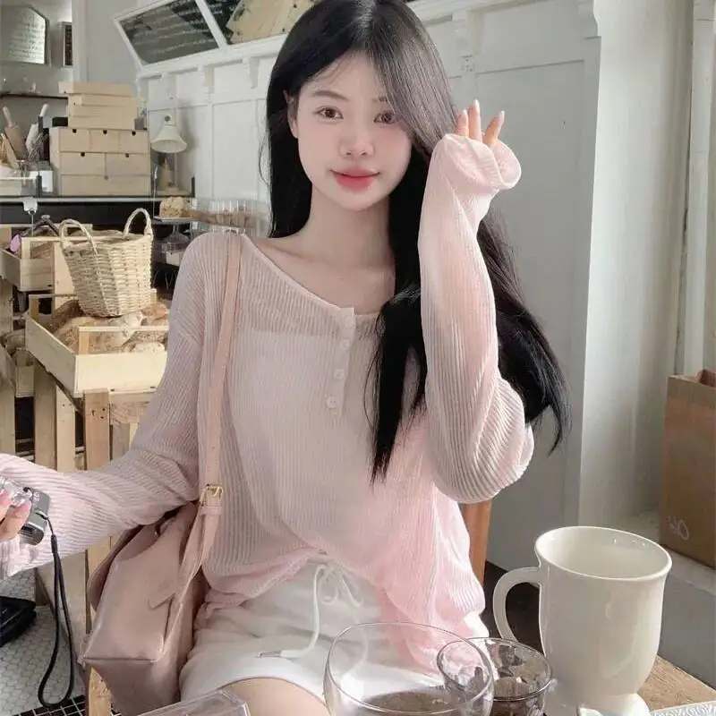 

Летняя тонкая трикотажная женская футболка с длинным рукавом в Корейском стиле с круглым вырезом и пуговицами, солнцезащитная блузка, женская сексуальная прозрачная футболка Y K, топы, новинка