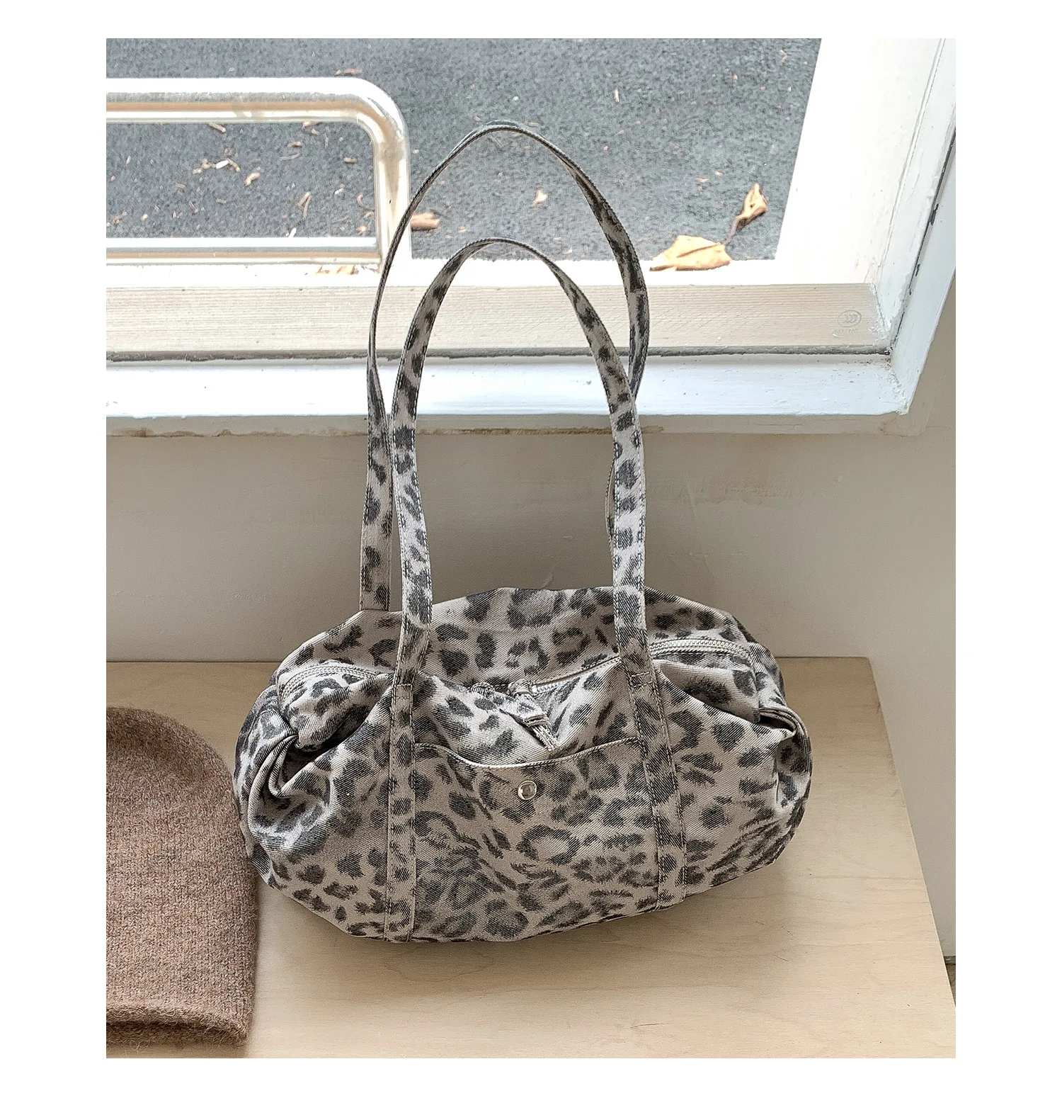Wilde Leopardenmuster Nylon Umhängetasche Große Kapazität Multipocket Tote Bag Trendy Frauen Casual Geldbörse Guangzhou Hochwertige Tasche – Detail 2