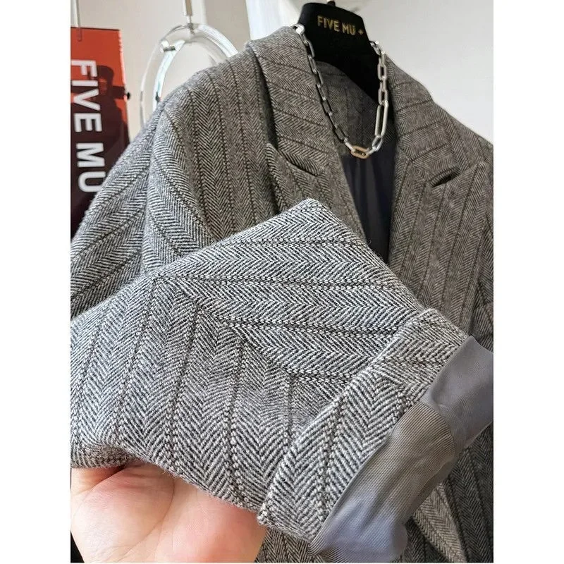 

Suit Jacket Women's Short 2026 New Spring Autumn Wine Red Design Sense Top Elegant Suit Jacket Female Slim Single Buckle Blazer