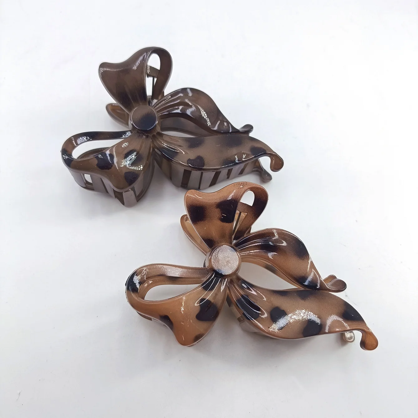 Artiglio per capelli con nodo a farfalla colorato Effetto 3D Morsetto per squalo Clip per acconciature per panino alla moda Fermaglio per capelli professionale