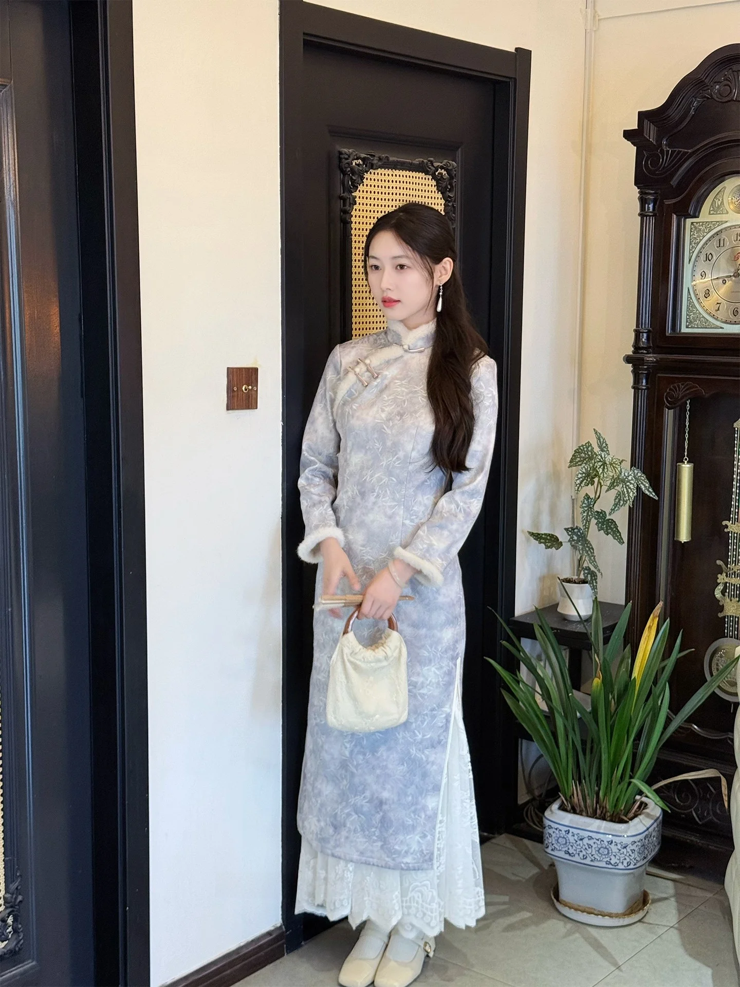 エレガントな紫の改良チャイナドレス-レトロな中国風ロング旗袍-若い女性向け-デイリーウェア-暖かい裏起毛-秋冬