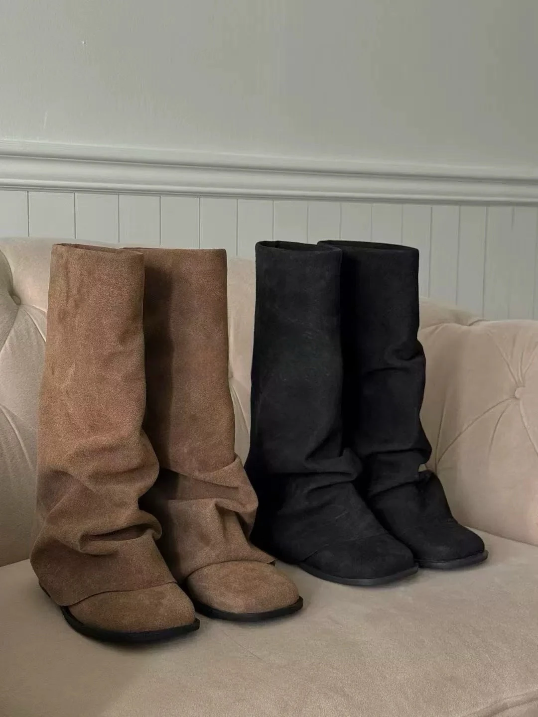 

Women's Slouchy Suede Knee-High Boots Relaxed Silhouette Flat Sole Cozy Casual Design for Autumn/winter Comfort Fashion Looks