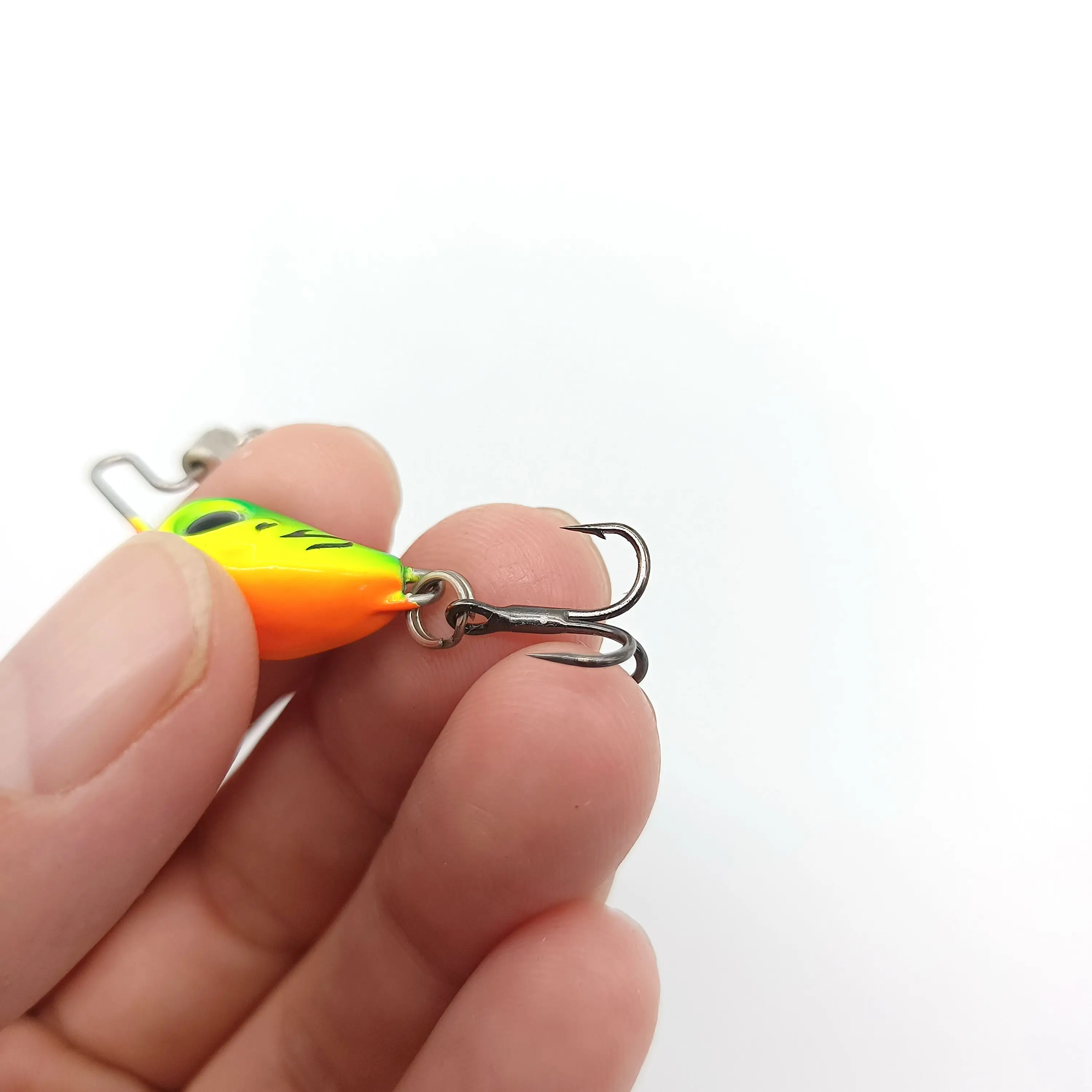 DUODUOYU 1pcs Mini VIB Jig Fishing Leurre 4g/8g Spinner Sinking Rotating Spoon Crankbait isca artificial  fishing accessories