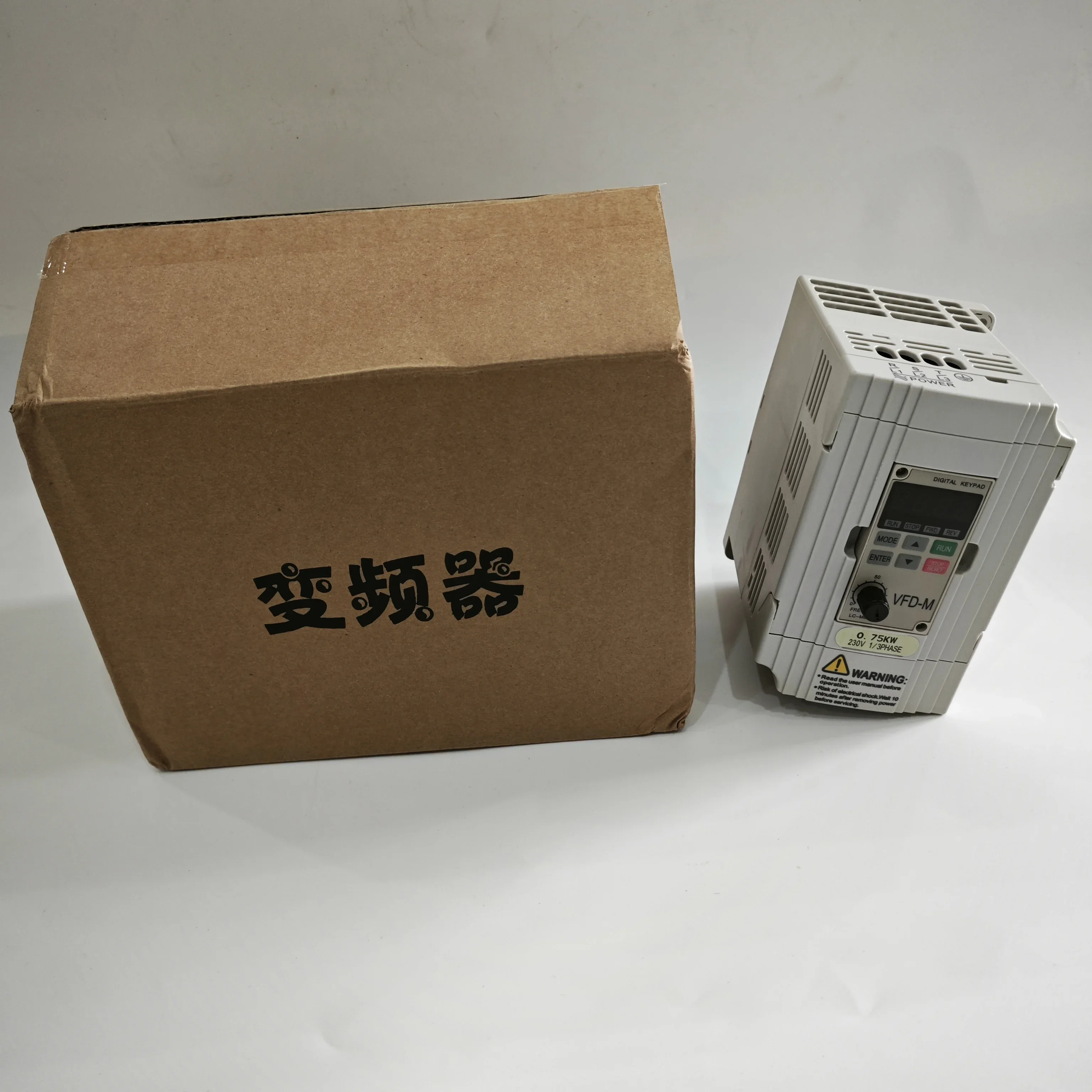 

VFD007M21A VFD-M Inverter | 1HP 0.75KW AC Motor Drive 230V 400Hz