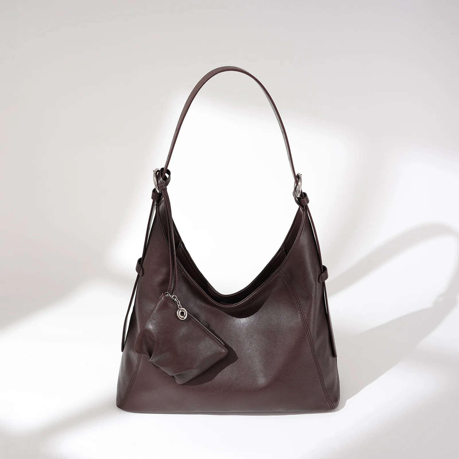 

New Commuter Lightweight Women's Bag Soft Genuine Leather Handbag Trend Fashion Large Capacity Senior Shoulder Bag