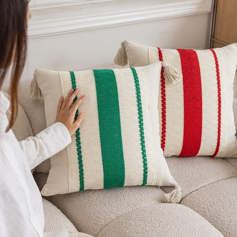 

2025 Christmas Red and Green Tassel Cushion Cover Linen Woven Crochet Pillowcase Festival New Year Pillow Covers Decorative