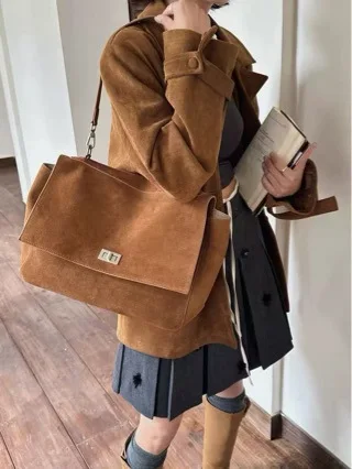 

2025 Новая модная осенне-зимняя замшевая сумка премиум-класса с крыльями, большая вместительная матовая сумка из воловьей кожи на плечо, подмышки