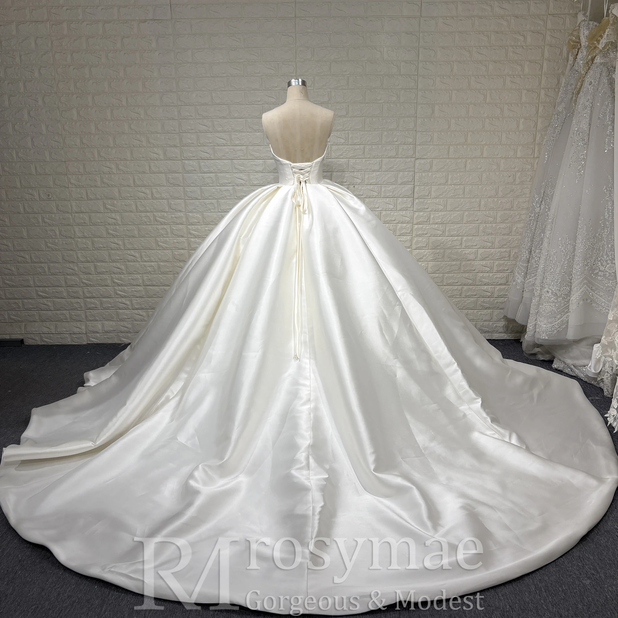 Rosymae – robe de mariée en Satin, décolleté asymétrique, robe de bal, corsage ajusté élégant, jupe volumineuse, sans bretelles, courbes accentuantes