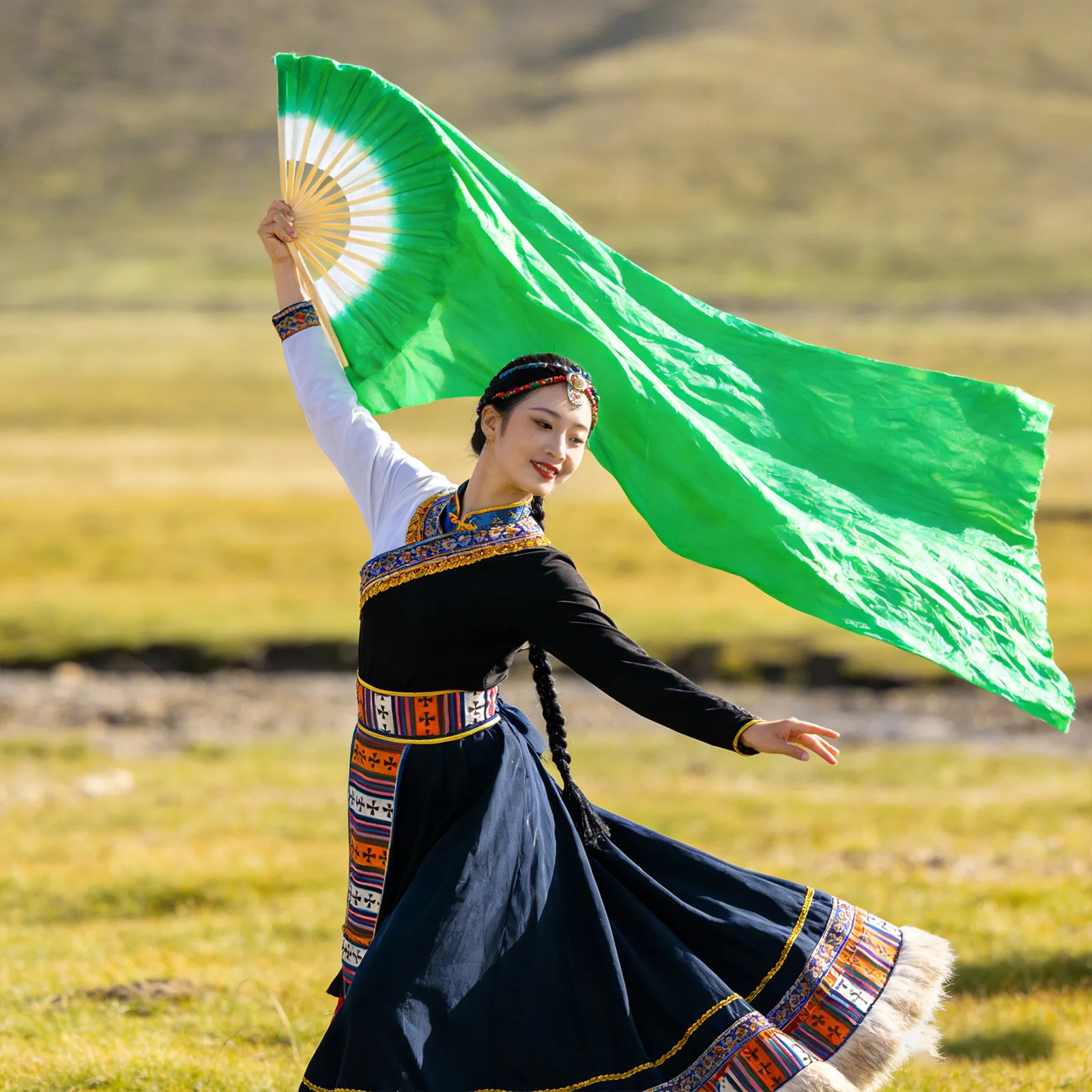 

Elegant Long Folding Belly Dance Fan Imitated Silk Lightweight Fan for Women Stage Folk Art Performance Use Silk Fans