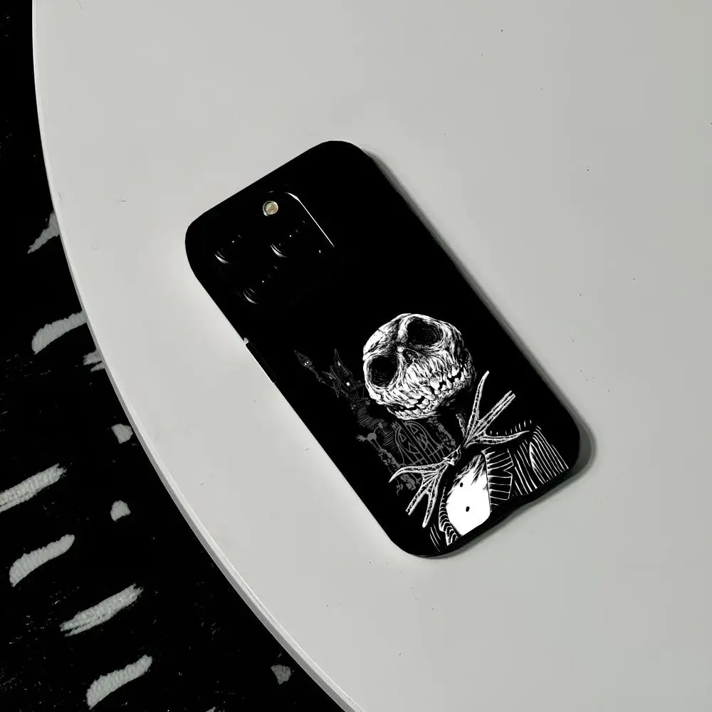 Etui na telefon z motywem filmu Miasteczko Halloween (Nightmare Before Christmas) z Jackiem, twarde, wykonane z PC, do iPhone'a 16 Pro Max, 17, 16, 15, 14, 13, 12, 11 Pro Max Plus, błyszczące, z wysokiej rozdzielczości (HD). — zdjęcie produktu 6