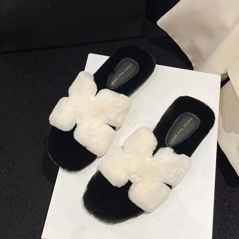 Sapatos de pele das senhoras chinelos baixo bege sandálias de salto calçado de inverno chinelos feminino luxo slides pelúcia preto 2025 designer