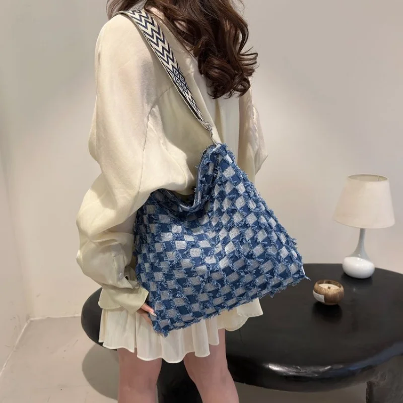 

Classic Elegant Women's Tote Bags in Leather by Luxury Brand - Crossbody Shoulder Bag Handbags for Fashion Ladies