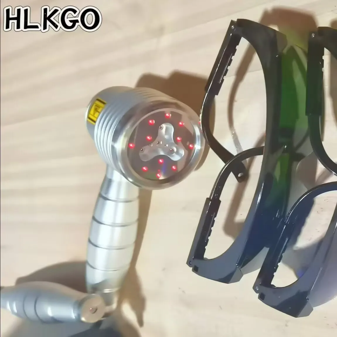 

Лазерный аппарат HLKGO для физиотерапии при болях и травмах в плече (650 нм/808 нм), LLLT-терапия для заживления растяжений и восстановления