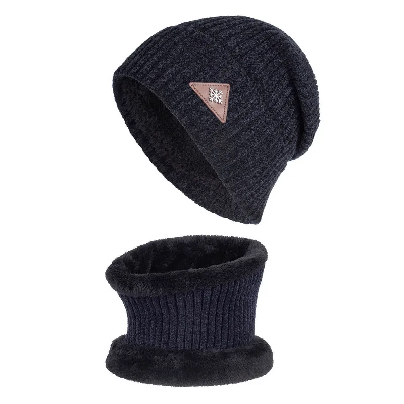 Zhongmei's new autumn and winter fleece-lined chenille snowflake leather label hat and scarf set