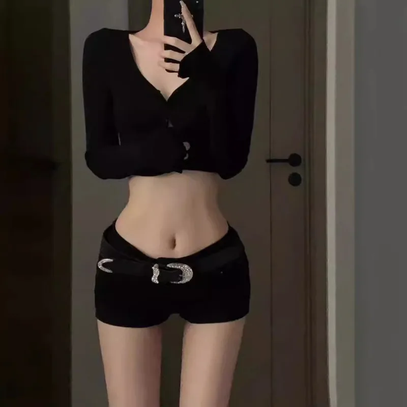 Mini shorts jeans feminino cintura baixa sexy fino temperamento envoltório hip calças pretas noite clube moda estilo americano streetwear y2k