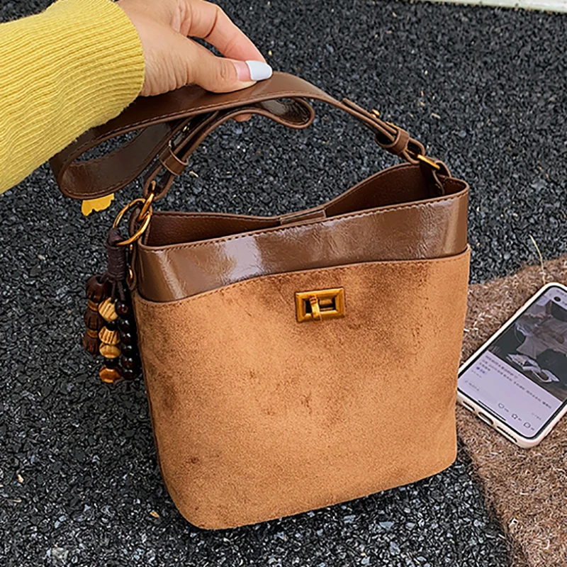 

Women Retro Suede Leather Crossbody Bag 2025 Winter Underarm Bag Small Shoulder Bag Luxury Designer Handbag Purses Commuting Bag
