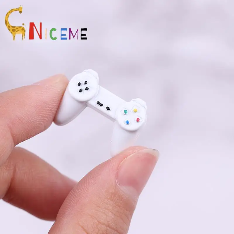 1Pcs Dollhouse Mini Model Gamepad Simulation Wireless Game Controller 1:12 Dollhouse Decoration