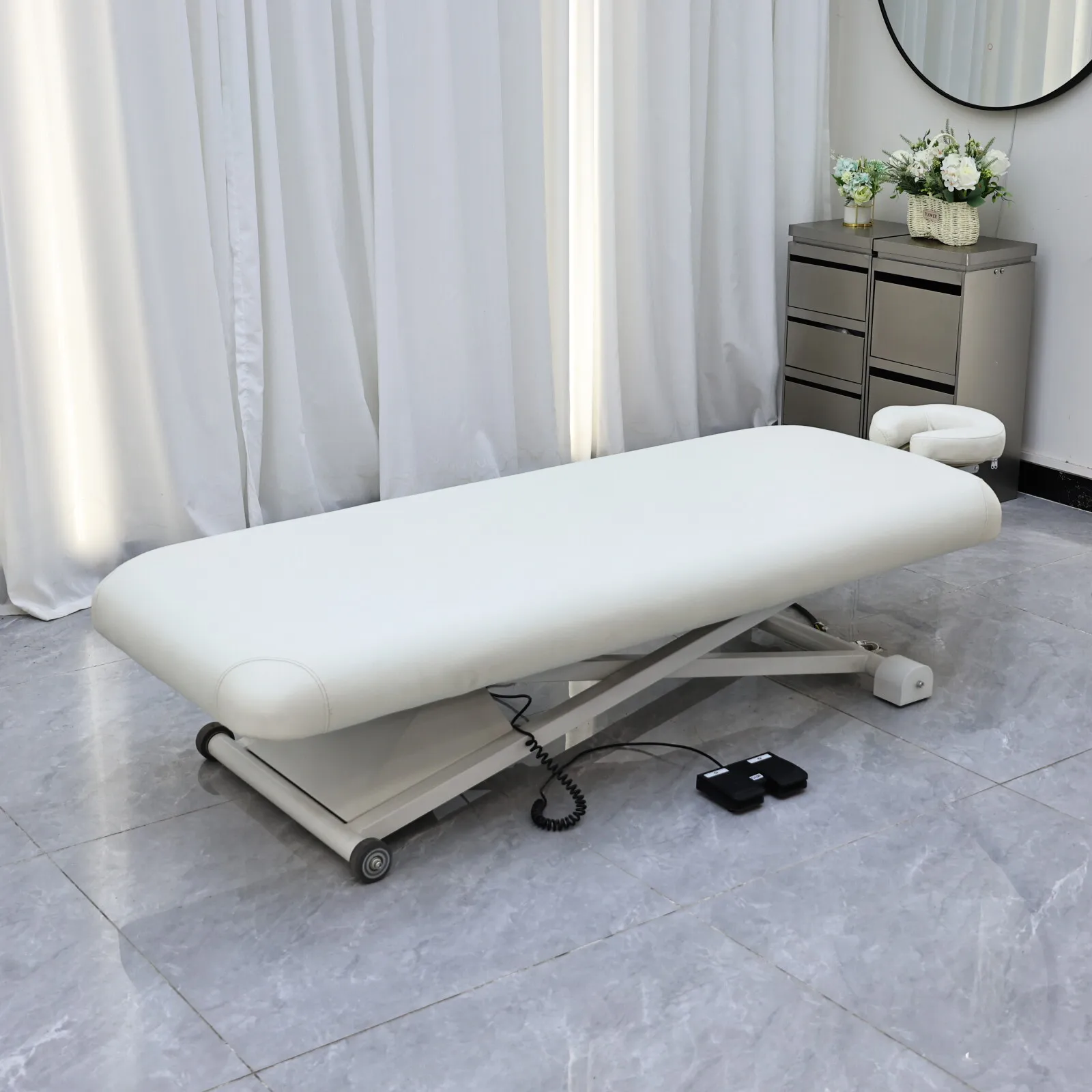 Extrem einfache, windbetriebene elektrische Kosmetikliege, hochwertige Spa-Liege für Schönheitssalons, Therapieliege mit Fußpedalsteuerung, verstellbar. – Detail 6