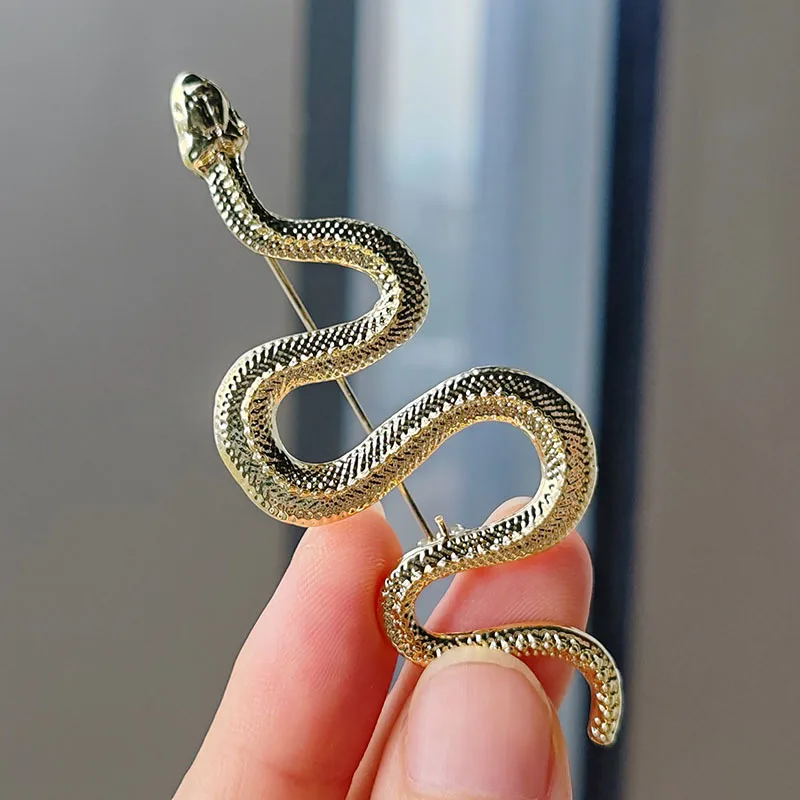 Gold Color Artificial Snake Brooch Women Men Personality Vintage Animal Python Badge Pin Coat Decorative Breastpin Jewelry Gift