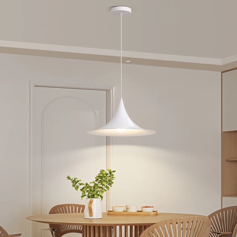 Lampade a sospensione a LED per sala da pranzo nordica per cucina tavolino altalena illuminazione per interni lampada a sospensione nera bianca