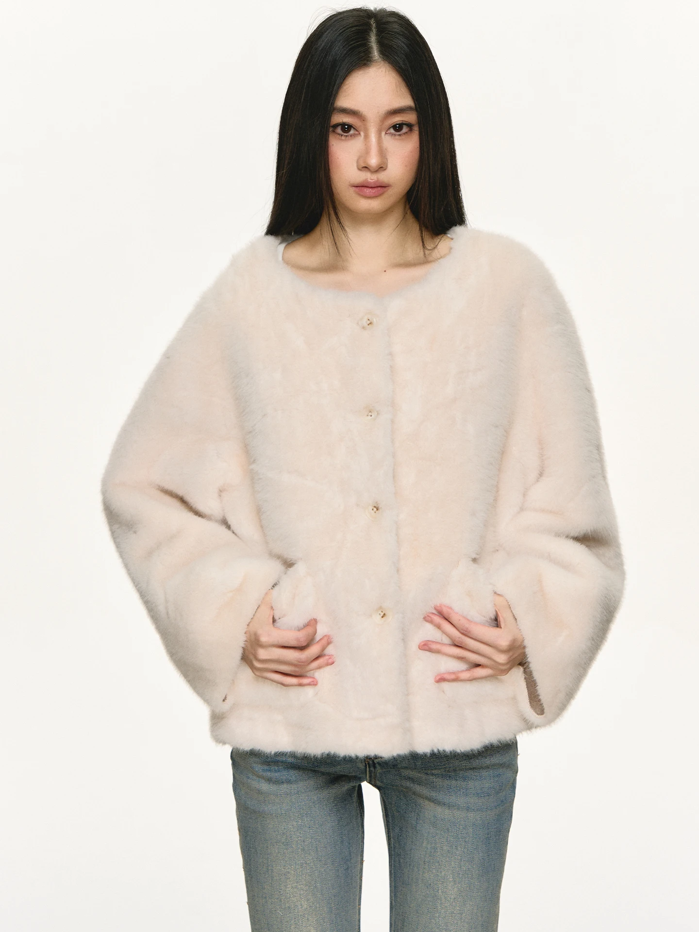 

Экологичная шуба Anna Aneae для женщин: весенне-осенняя, свободная, теплая, длинная, повседневная, из кожи и меха, с элементами стеганой отделки.