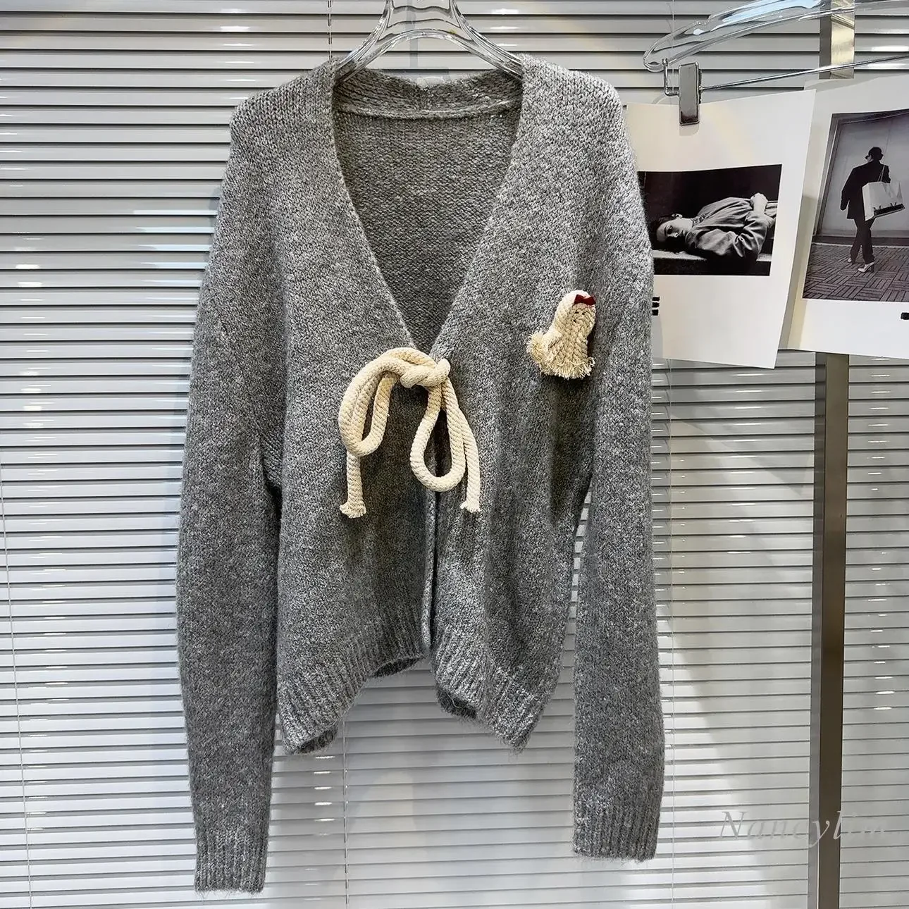 

Новинка весна-осень нишевой тканый вязаный свитер с бантом на ремешке с V-образным вырезом Серый кардиган пальто для женщин 2024