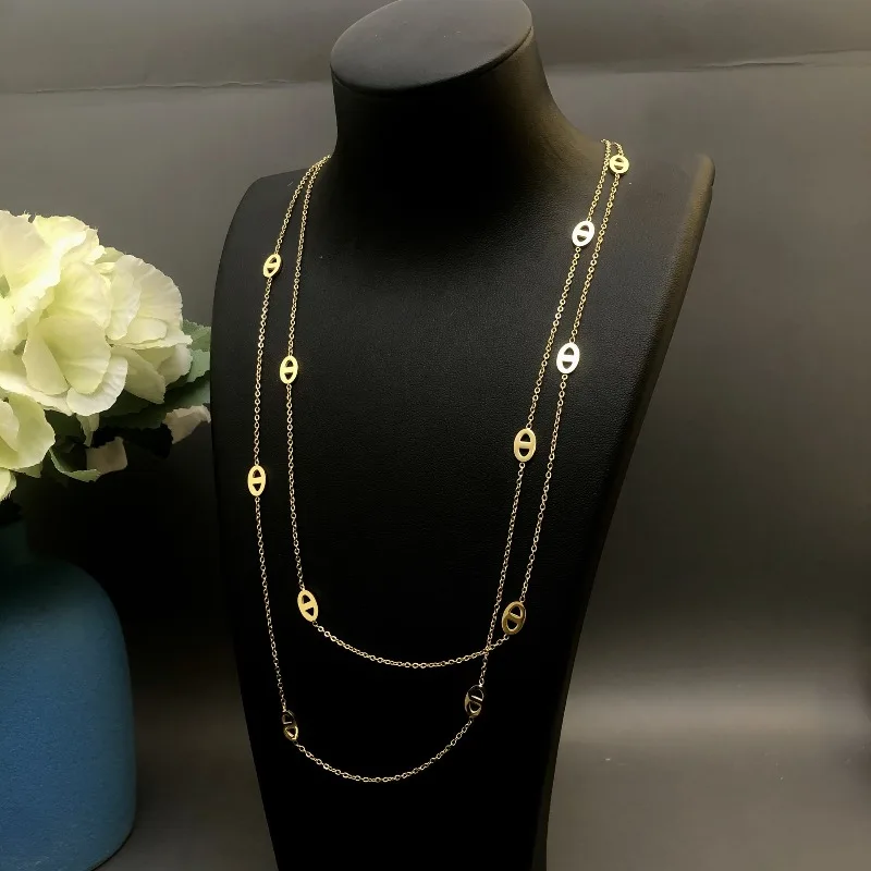 Women Long Stackable Gold Pig Nose Sweater Chain Necklace, Light Luxury High Sense Neck Jewelry for Spring Summer