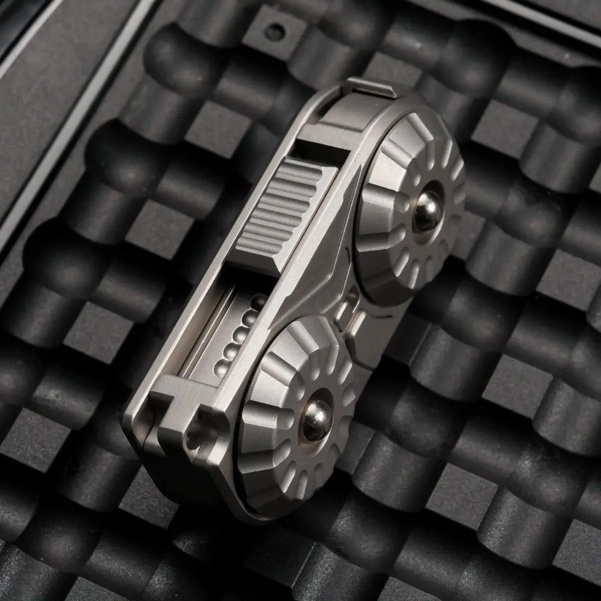 howl-style-edc-push-card-mechanical-dense-click-coin-magnetic-levitation-high-tech-hand-gadget-portable-fidget-toy-stress-relie