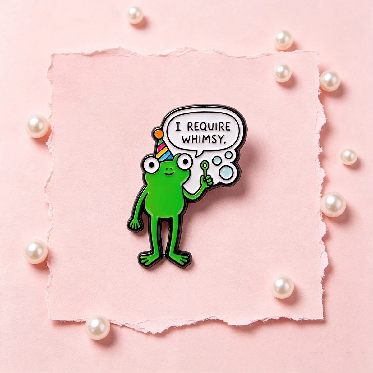 Niedliche Partyhut-Frosch-Emaille-Anstecknadel „Ich brauche Fantasie“ Brosche Reversnadel Abzeichen für Rucksack Kleidung Accessoires Lustiger Schmuck Geschenke – Detail 3