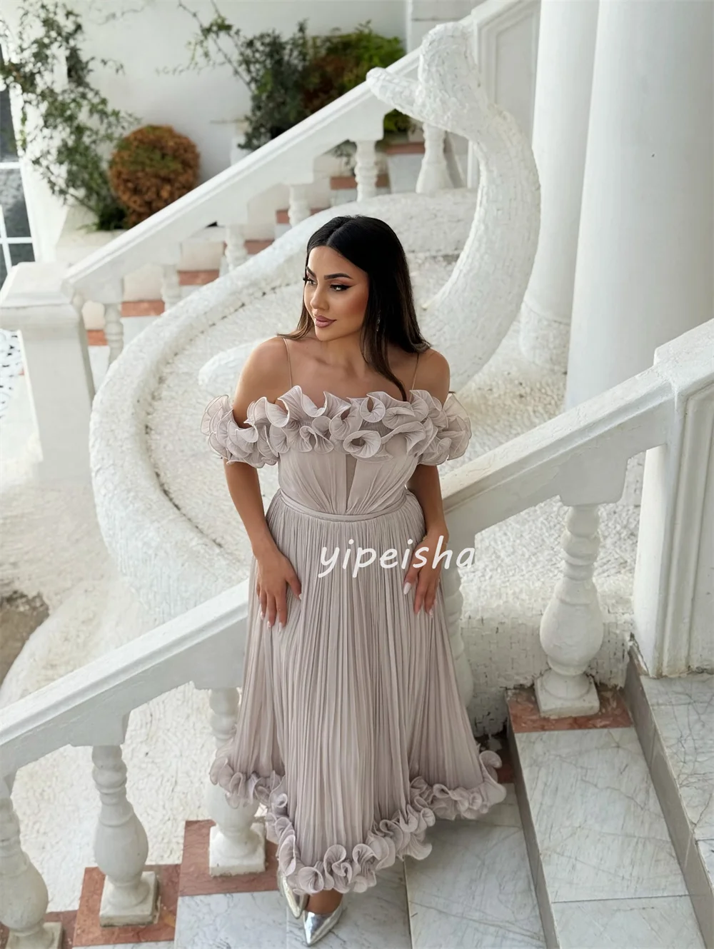 فساتين رسمية مخصصة مكشكشة على شكل حرف a مكشوفة الكتف بطول الكاحل مناسبة مخصصة مقاسات متاحة معقدة