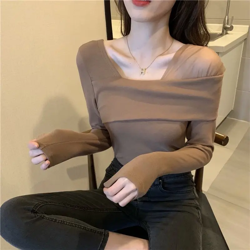 Woman Tshirts 2024 Spring Black Shirts for Women Slim Fit Fake Two Sweater Thin Velvet Design Top Solid Wild Knitwear Jumpers