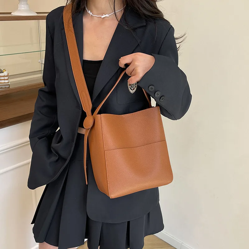 

2025 New Spacious Hobo Bag for Women, Minimalist Shoulder Crossbody Purse, Versatile Bucket Tote, Sophisticated & Roomy​