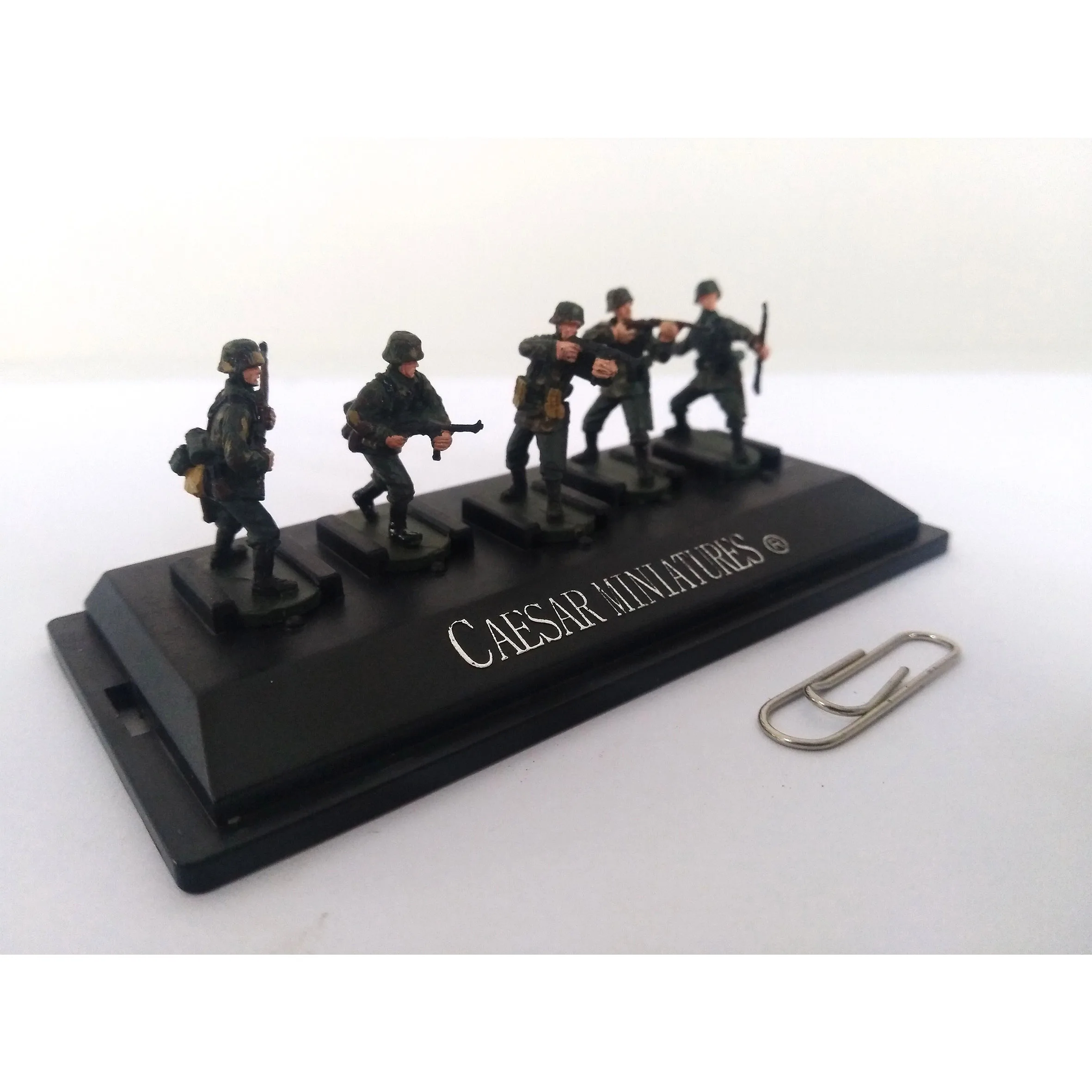 

1/72 P804 WW2 German Combat Team (5 people) Colored Finished Soldier Model