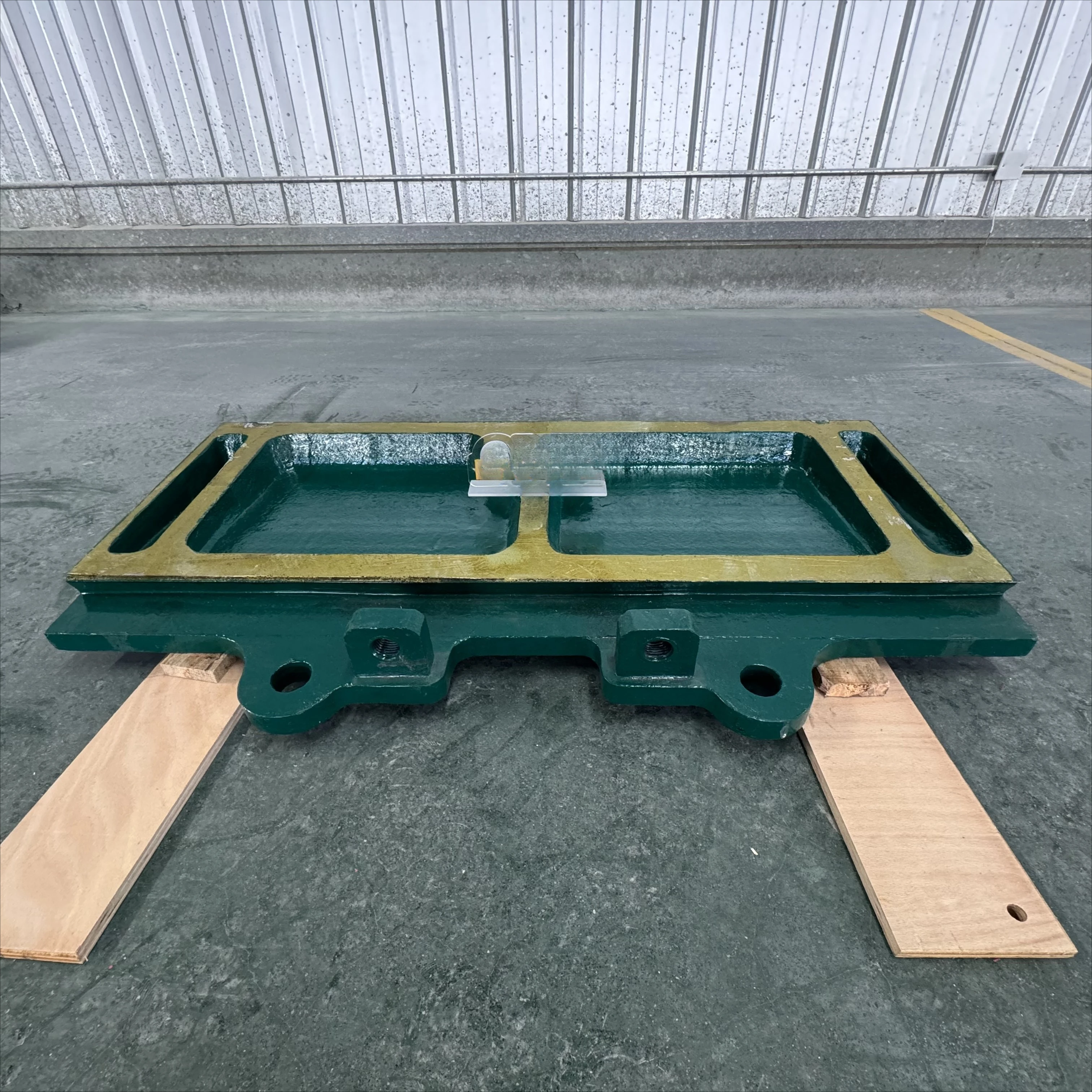 Svedala Crusher Parts High Manganese Plate Deflector Plate Suit CJ409 Jaw Crusher